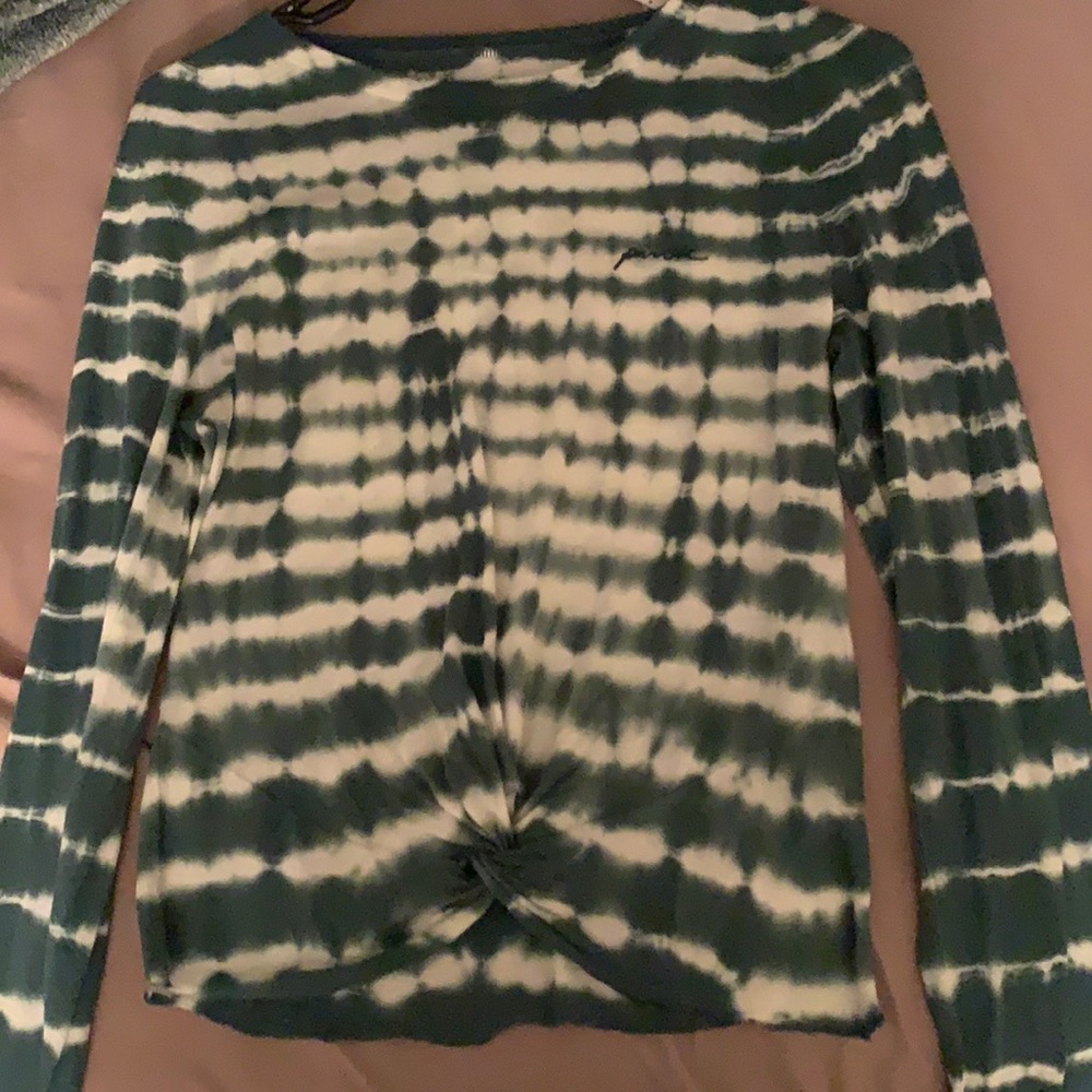 Long sleeve tie shirt with knot